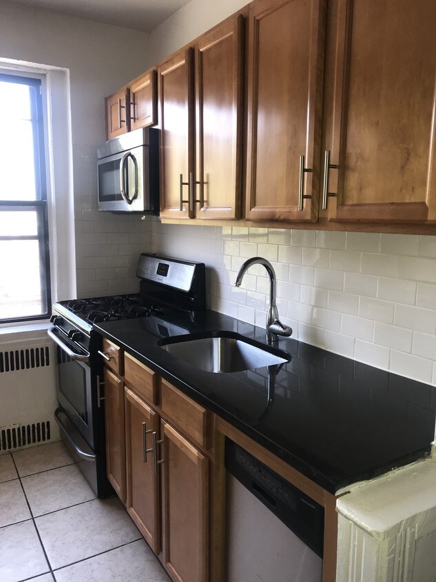Primary Photo - 49-15 Skillman Ave