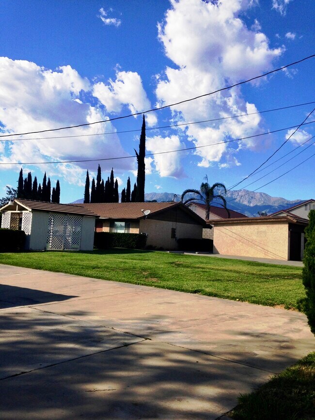 Foto del edificio - 8454 Almond Ave
