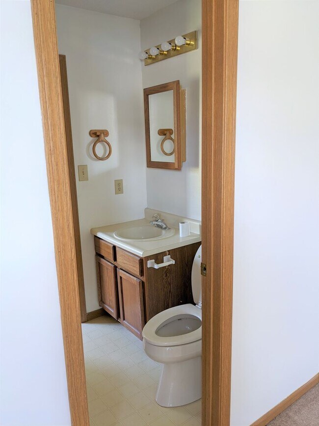 Foto del edificio - 2 bedroom 1.5 bath ranch style duplex in F...