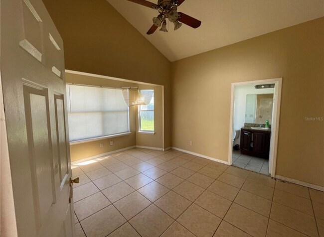 Building Photo - 1303 Abberton Dr