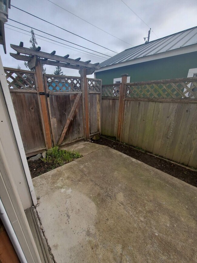 Foto del edificio - 1129 1/2 West 16th St., Port Angeles, WA 98362