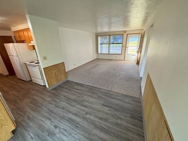 Foto del edificio - 4669-4671 Barger Ave