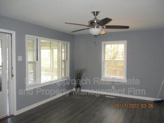 Building Photo - 2220 Circle Dr