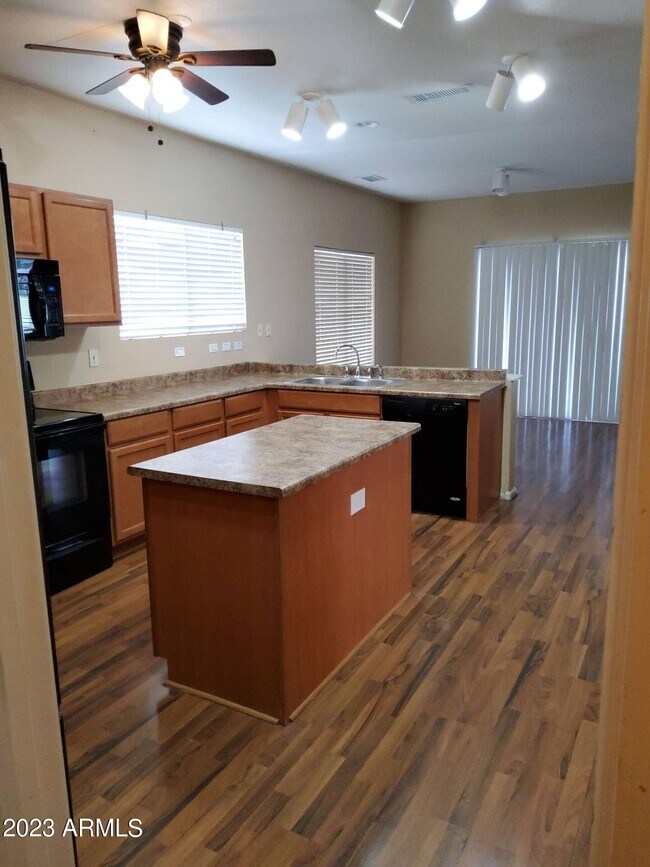 Building Photo - 6434 W Hackamore Dr