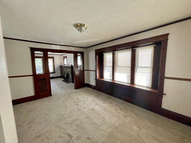 Building Photo - 906 Dayton St
