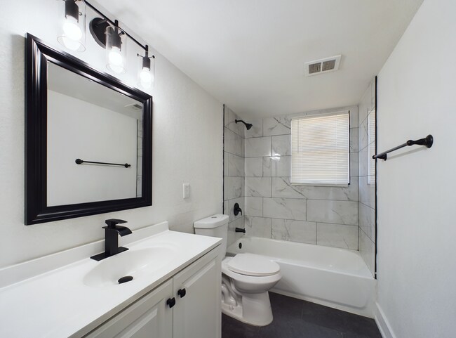 Foto del edificio - 8600 Countryshire Ln