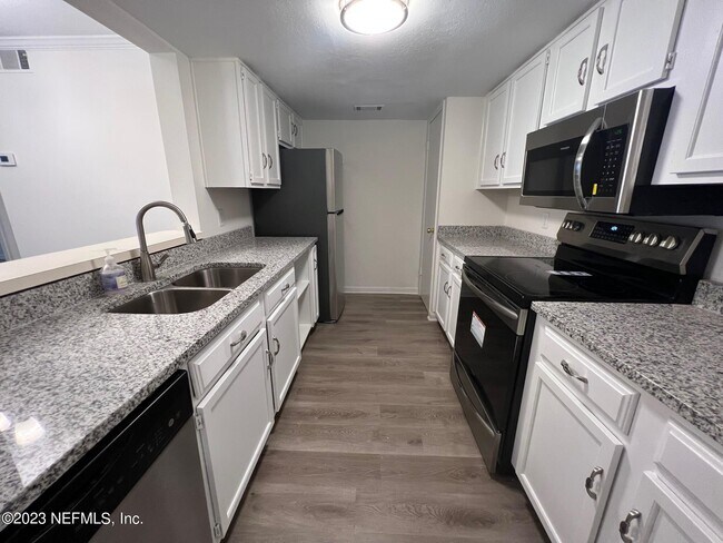 Foto del edificio - 2909 St Johns Ave