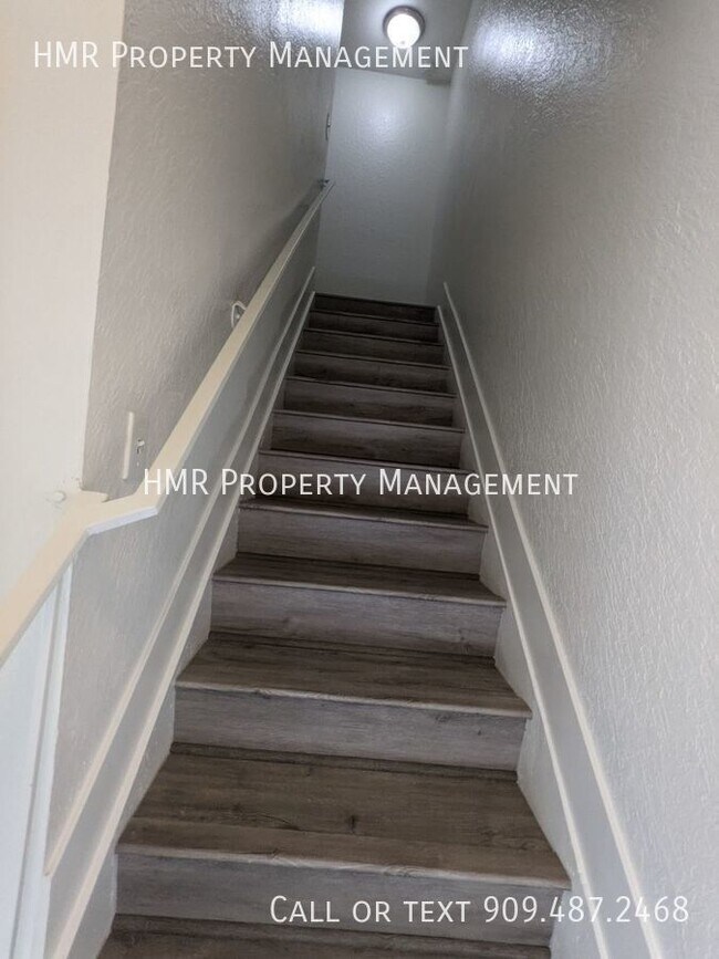 Building Photo - MOVE-IN SPECIAL Big 3 Bedroom 2 1/2 Bath C...