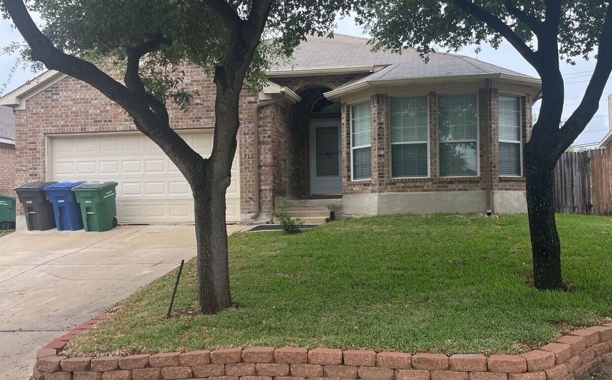 Foto principal - 3 br, 2 bath House - 9711 Emerald Pl