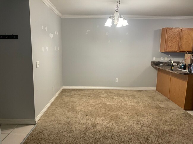 Building Photo - 2 master suites with walkin closets, singl...