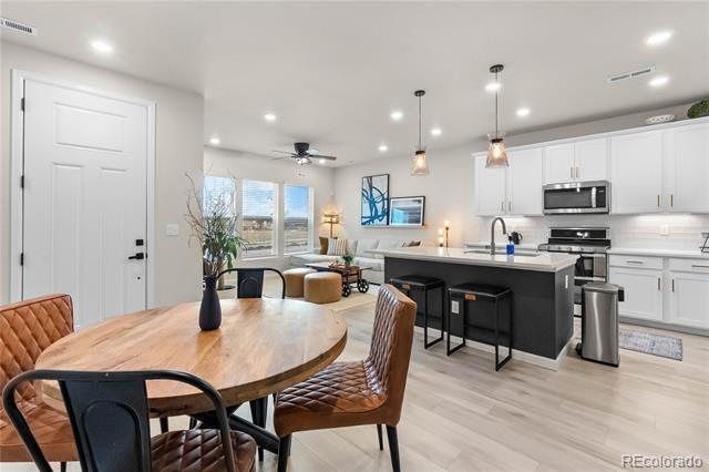 Foto del edificio - 7922 Sterling Ranch Ave