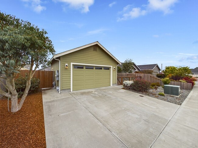 Building Photo - 3 Bed / 2 Bath Home in McKinleyville – Landscaped Yard, Sauna, & 2-Car Garage