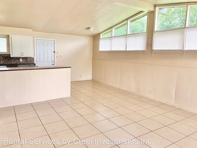 Foto del edificio - 3 br, 1 bath House - 7755 Helbig Rd
