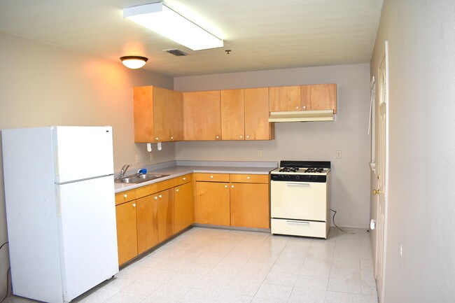 Building Photo - 169 Eaton Ave
