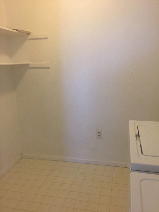 laundry - 1004 E Symons St