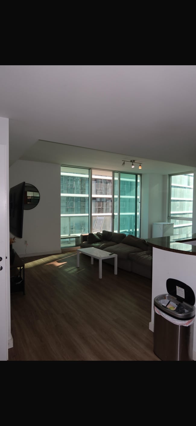 Building Photo - 300 S Biscayne Blvd