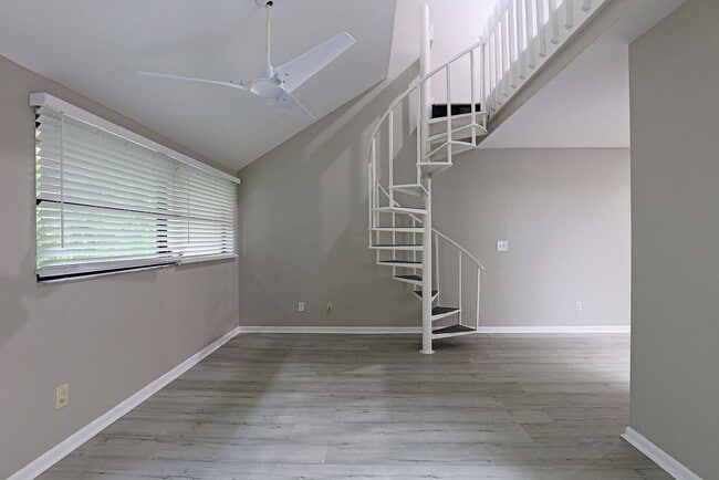 Building Photo - 8805 Lateen Ln