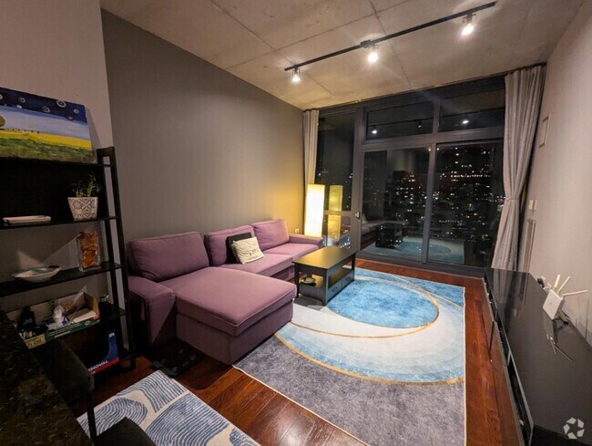Building Photo - 235 W Van Buren St