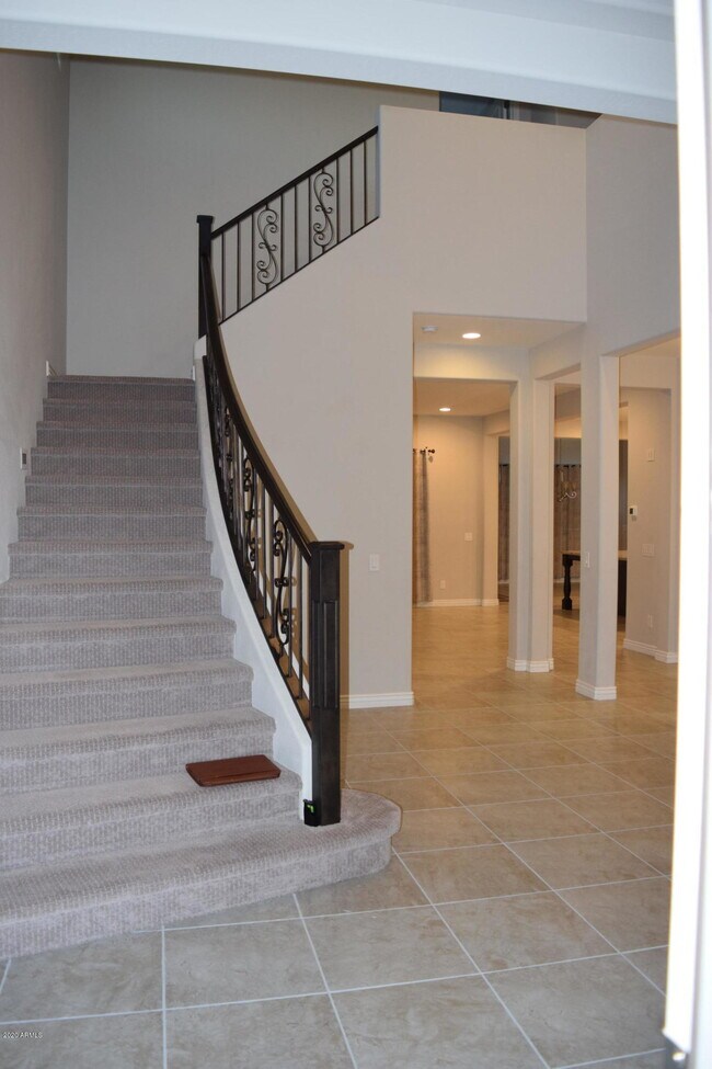 Building Photo - 231 W Beverly Ln