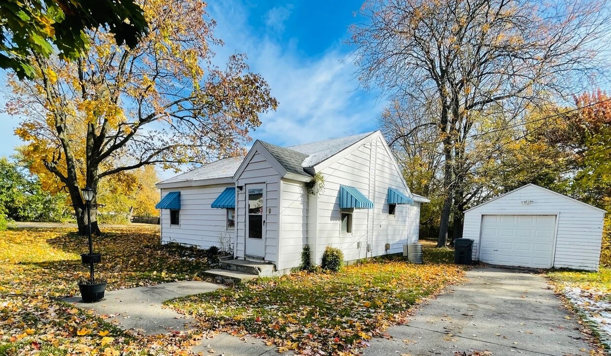 Primary Photo - Great Location! 2 Bedroom, 1 Bathroom home...