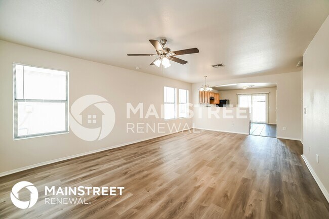 Building Photo - 2420 W Roeser Rd