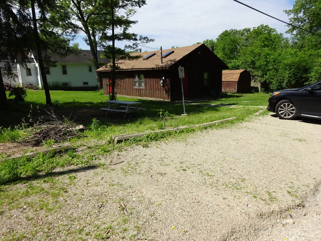 3S012 2nd St, Warrenville, IL 60555 House Rental in Warrenville, IL