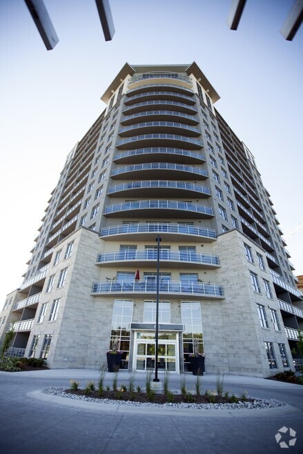 Building Photo - 1605 DyerDrive