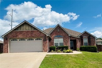 Building Photo - 471 Verona Way