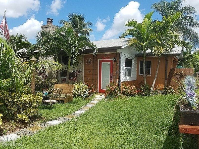 Primary Photo - 2875 SE La Palma Terrace