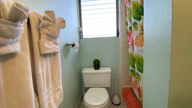 Building Photo - 904 Lunalilo St