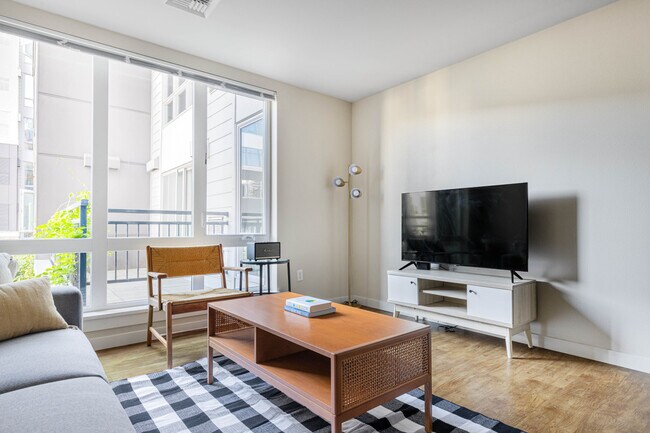 Foto del edificio - 215 10th Ave E