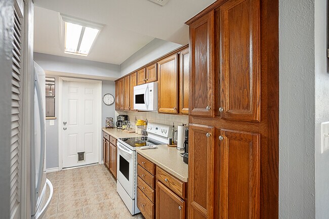 Foto del edificio - 3918 Chevy Chase Ln