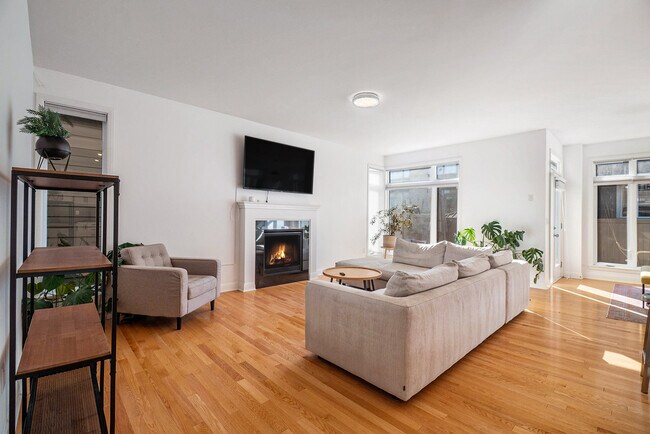 Building Photo - 334 Lysander Pl