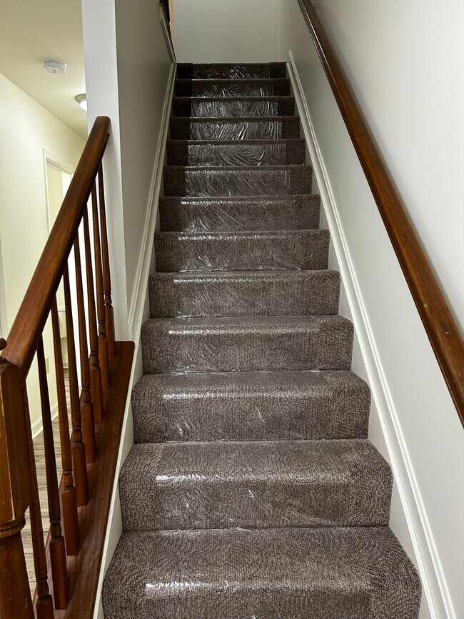 Building Photo - 365 Melbourne Ln