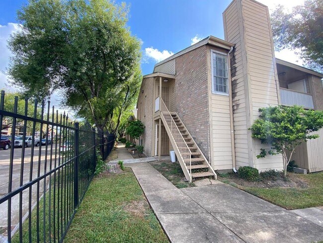 Building Photo - 10211 Sugar Branch Dr