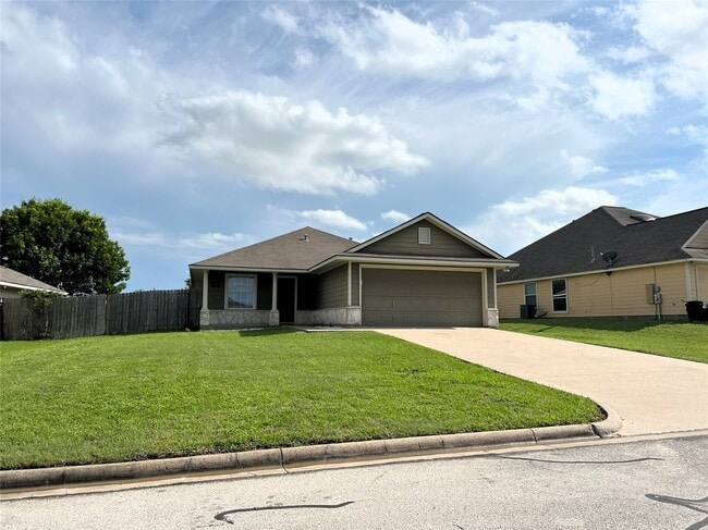 Building Photo - 204 Laney St