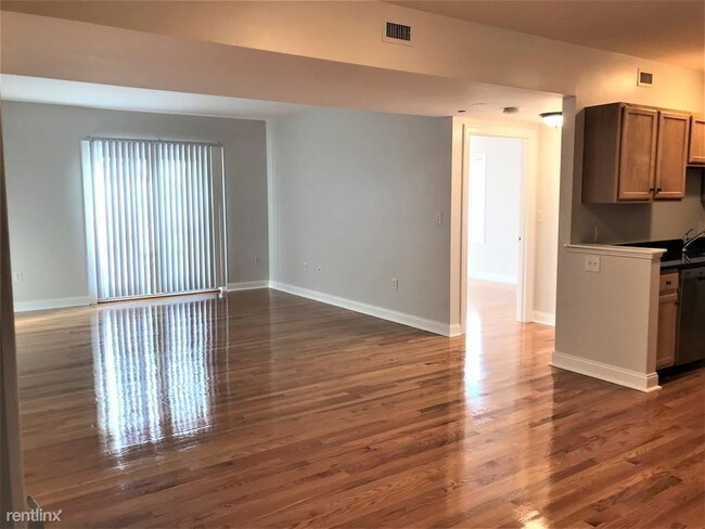 Foto del edificio - 2 br, 1 bath  - 501 Eastern Ave  apartment