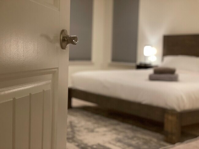 Master bed upstairs - 6609 Sunderland Trl