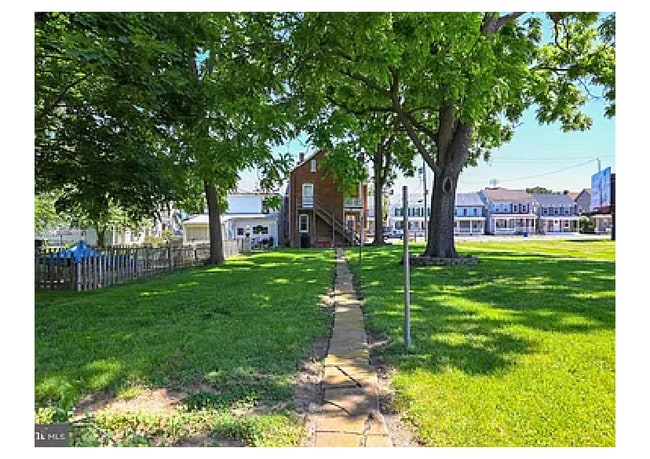 Building Photo - 575 Baltimore St