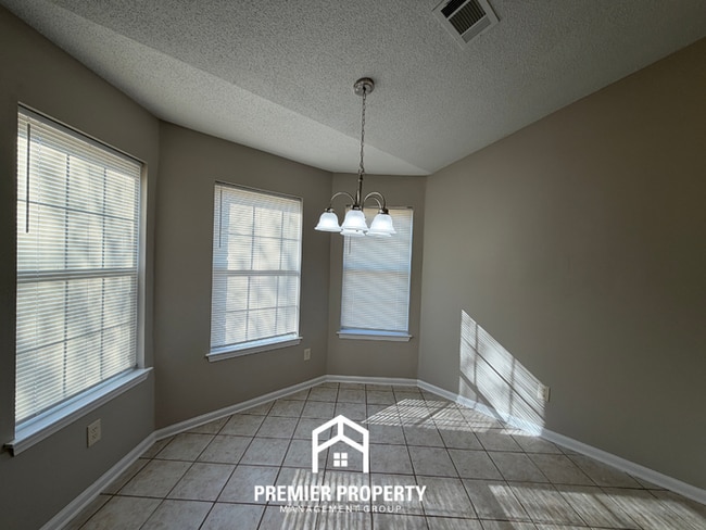 Building Photo - 45 Pine Ridge Cove