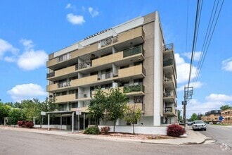 Building Photo - 799 Dahlia St