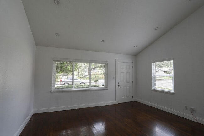 Building Photo - 1416 E Washington St