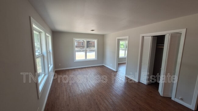 Building Photo - 1618 Willow Dr