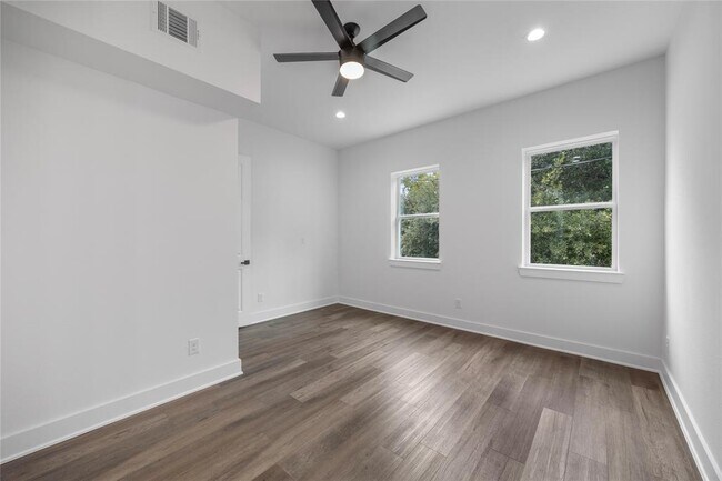 Foto del edificio - 955 Elkhart St