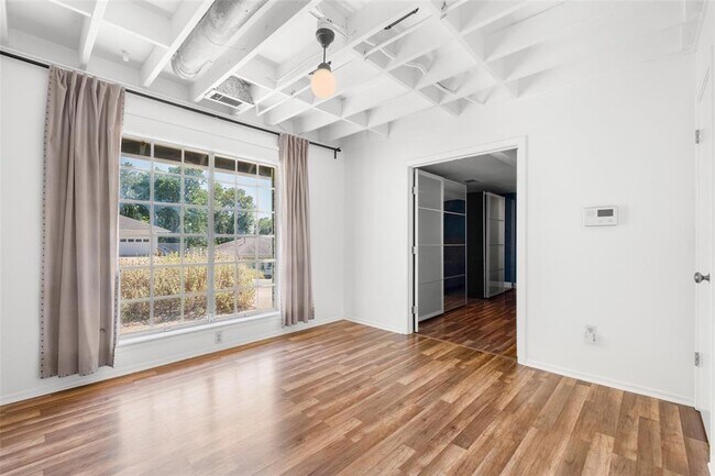 Foto del edificio - 5202 Woodmoor Dr
