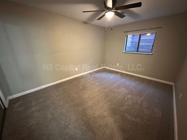 Building Photo - 302 Woodhenge Dr