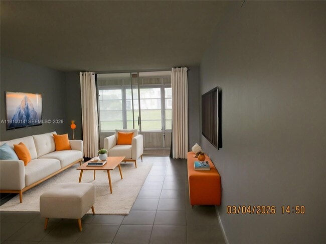 Foto del edificio - 8400 Sunrise Lakes Blvd