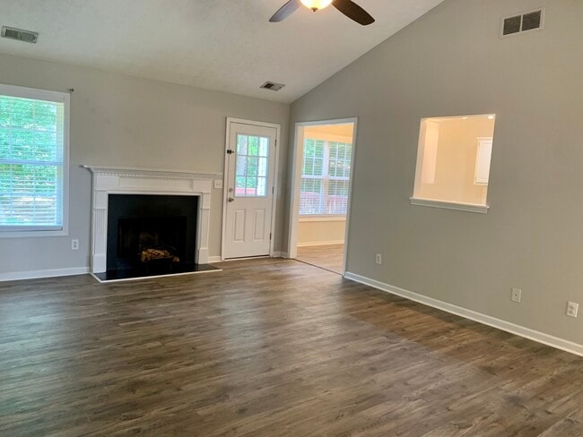 Building Photo - 572 Saddle Ridge Dr