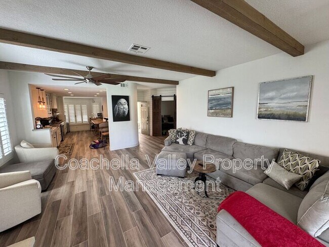 Foto del edificio - 289 Vista Royale Cir W