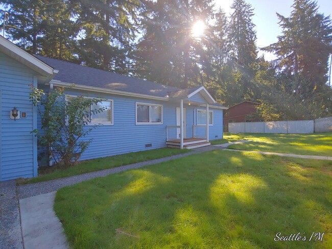 Building Photo - Shoreline - Echo Lake Neighborhood 3 Bedro...